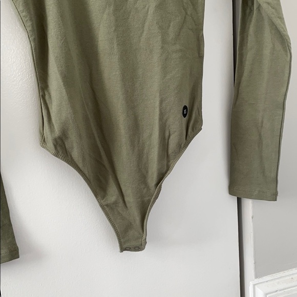 Long sleeve scoopneck bodysuit - Picture 3 of 3